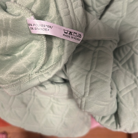 Tuckernuck sport 
Quilted Green Pullover - Picture 4 of 4